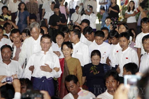 Burma pro-democracy leader Aung San Suu Kyi and her son Kim Aris visit the famous Shwedagon pagoda in Rangoon, Burma.