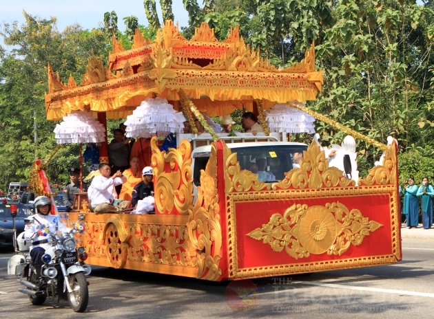 Buddha Tooth Relic arrive to Yangon Buddha Tooth Relic arrive to Yangon