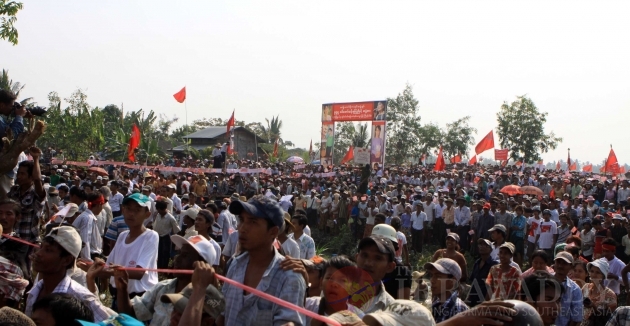 Daw Suu campaigns to Phyar Pone Township, 20th Feb 2012.