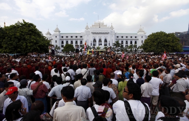 Monks protest at Sula Pagoda