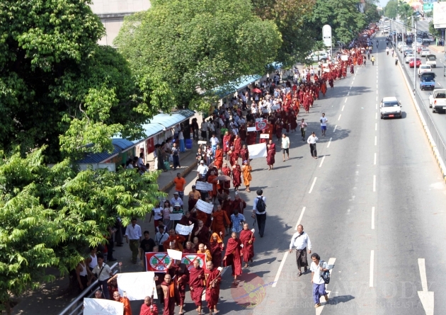 monks protest in rangoon over the opening of a OIC office in Burma
