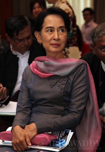 Daw Aung San Suu kyi at democracy workshop