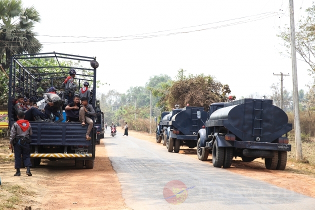 Police blockade student protesters at Letpadan
