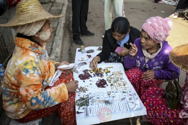 Gems mine workers from Ruby Land Gems mine workers from Ruby Land