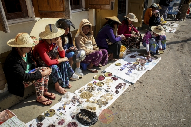 Gems mine workers from Ruby Land Gems mine workers from Ruby Land