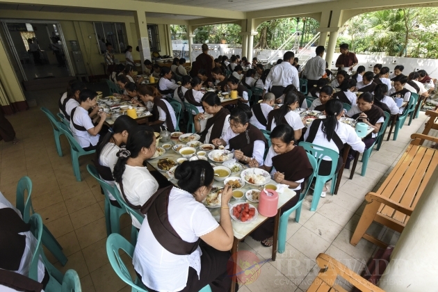 Those who welcome New Year with Dhamma.