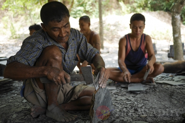 The Last Slate-Makers of Mon State The Last Slate-Makers of Mon State