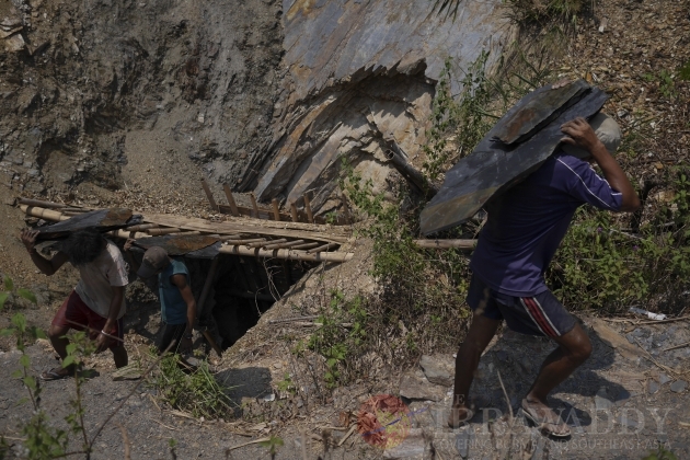 The Last Slate-Makers of Mon State The Last Slate-Makers of Mon State