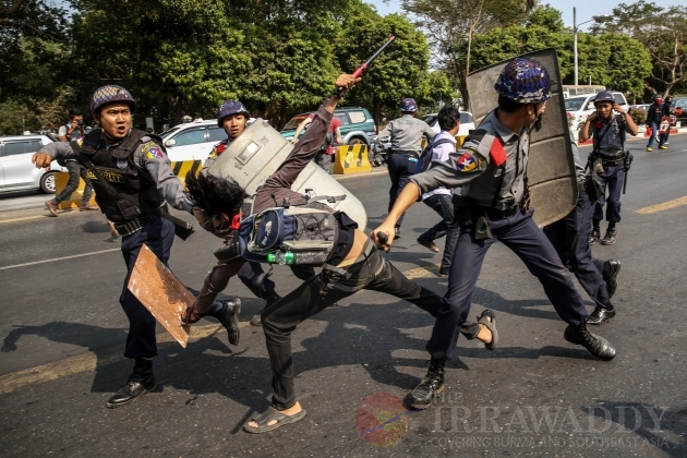 Police attack student protesters