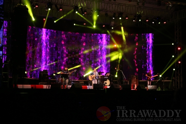 6064 TWO MAN SHOW Yangon