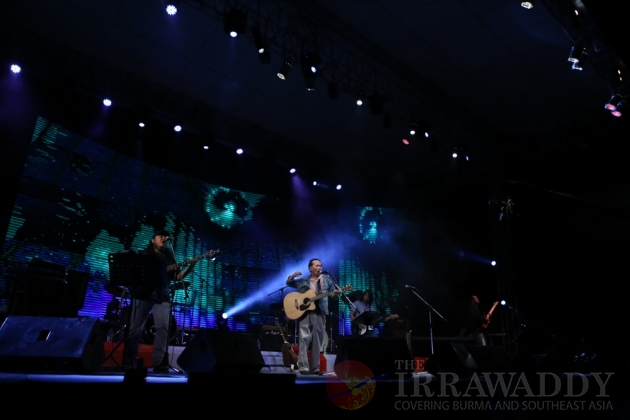 6064 TWO MAN SHOW Yangon