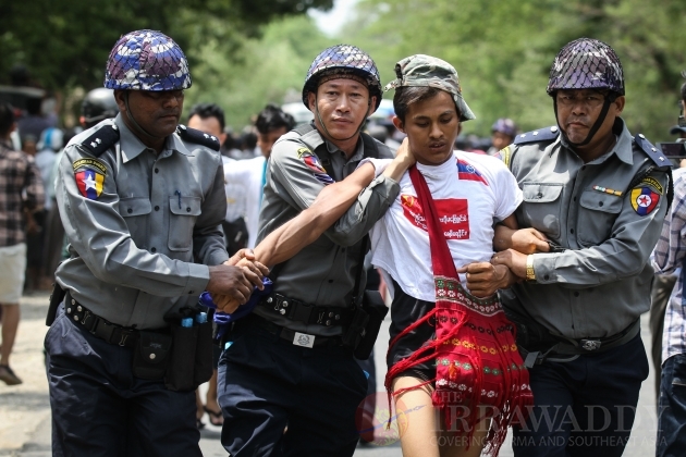 Police forcibly detain labor rights protestors