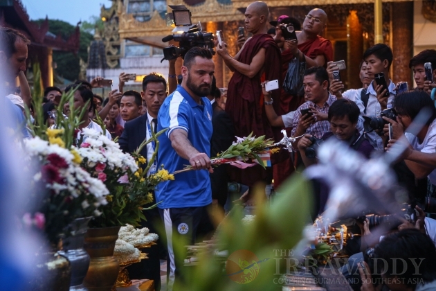 Leicester City arrived Shwedagon Pagoda