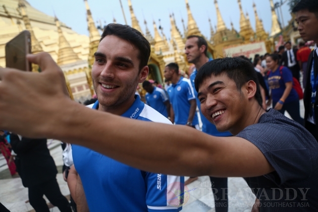 Leicester City arrived Shwedagon Pagoda