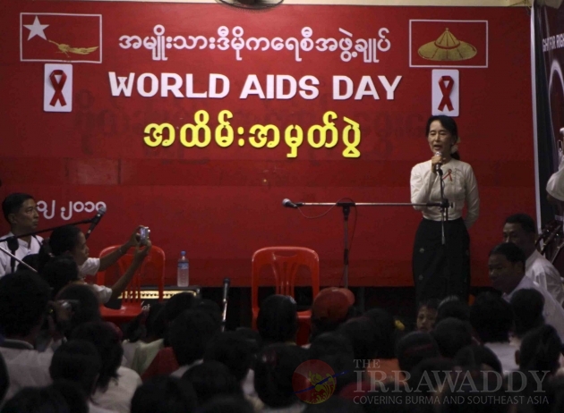 Aung San Suu Kyi give a speech for encourage HIV/ AIDS’s patients on the World AIDS day.