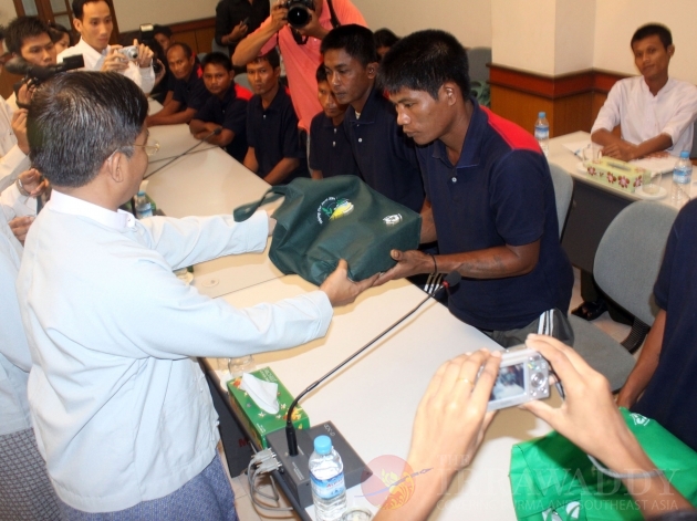 Burmese fishermen rescued by Sri Lankan Navy
