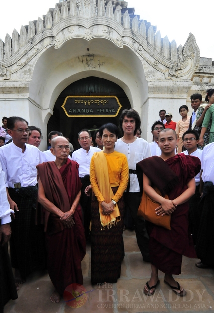 Myanmar democracy leader Aung San Suu kyi visits Anandar pagoda along with her youngest son Kim Aris at Bagan, Myanmar