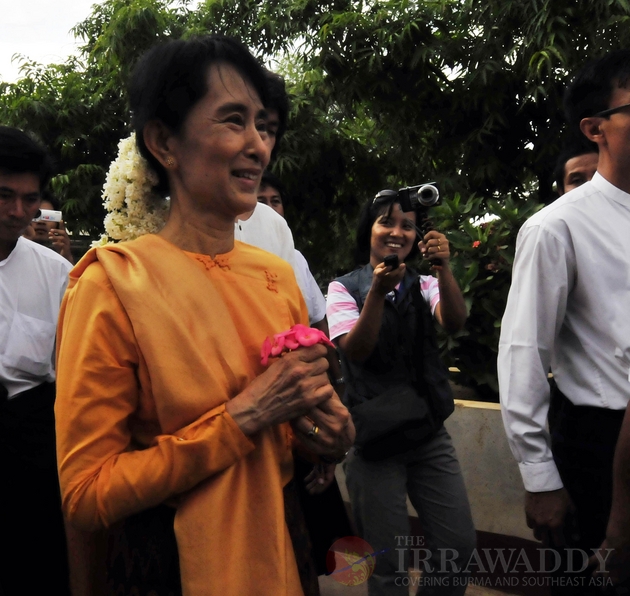 Aung San Suu kyi visits Bagan