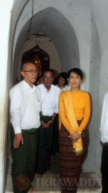 Aung San Suu kyi visits Bagan