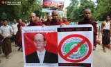 15-10-12 - OIC  protest - PHOTO - Jpaing Buddhist monks protest in central yangon against the opening of an office forThe Organization of Islamic Cooperation (OIC)