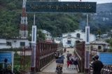 School children go back to Burma across the border bridge before it closes. (Photo: Pyay Kyaw / The Irrawaddy)