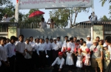 16-04-12 NLD leader, Daw Aung San Suu Kyi donates food to supporters during Myanmar Thingyan New Year celebrations