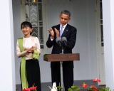 Myanmar opposition leader Aung San Suu Kyi, left, and U.S. President Barack Obama, right, claps hands after their meeting at her lakeside residence Monday, Nov.19, 2012, in Yangon, Myanmar.(AP Photo/Khin Maung Win,Pool)