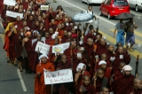 15-10-12 monks protest in rangoon over the opening of a OIC office in Burma