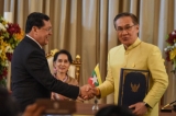Burma’s State Counselor Aung San Suu Kyi and Thailand’s Prime Minister Prayut Chan-o-cha witnessed the singing of agreements on labor cooperation and cross border affairs in Bangkok , Thailand , June 24 ,2016. (Photo: JPaing / The Irrawaddy)